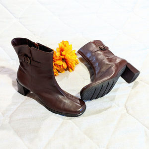 London Fog Brown Leather Heeled Boots Sz 8.5